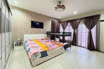 Maple Red, Adda Heights