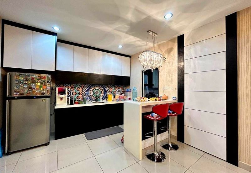 Maple Red, Adda Heights