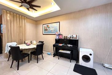 Maple Red, Adda Heights