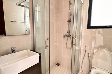 Baypoint @ Country Garden Danga Bay