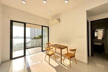 Baypoint @ Country Garden Danga Bay