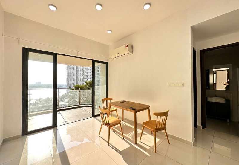 Baypoint @ Country Garden Danga Bay