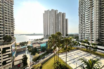 Baypoint @ Country Garden Danga Bay