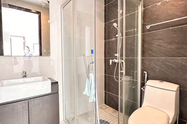 Baypoint @ Country Garden Danga Bay