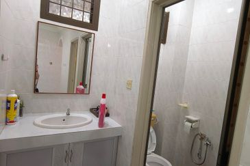 Jalan Mutiara Emas 2/32