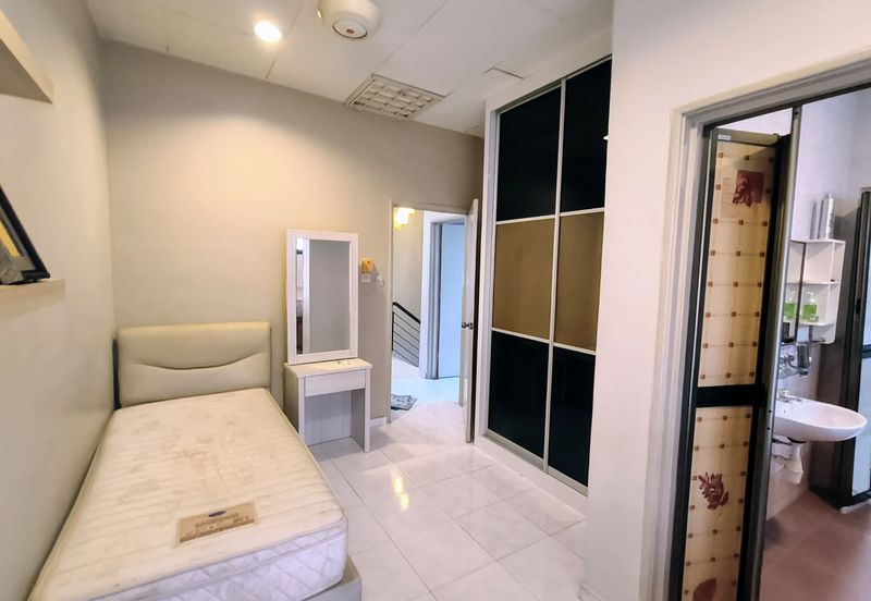 Jalan Mutiara Emas 2/32