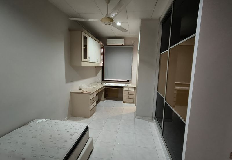 Jalan Mutiara Emas 2/32