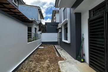 Maple Red, Adda Heights