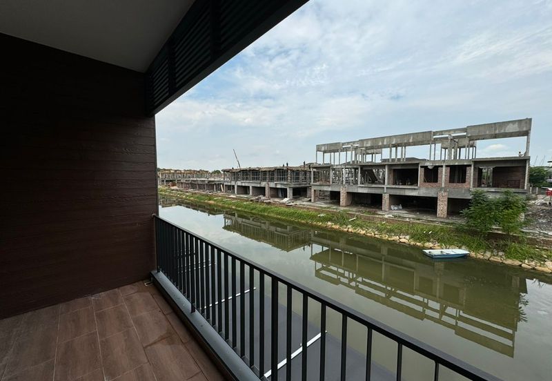 Senibong Cove Waterway Residences