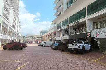 Jalan Austin Heights