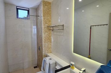 D'Summit Residences @ Kempas Utama