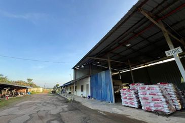 Pekan Nanas Jalan Sungai Burung 