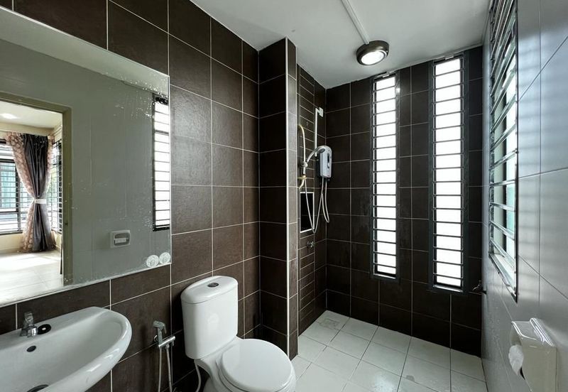 Maple Red, Adda Heights