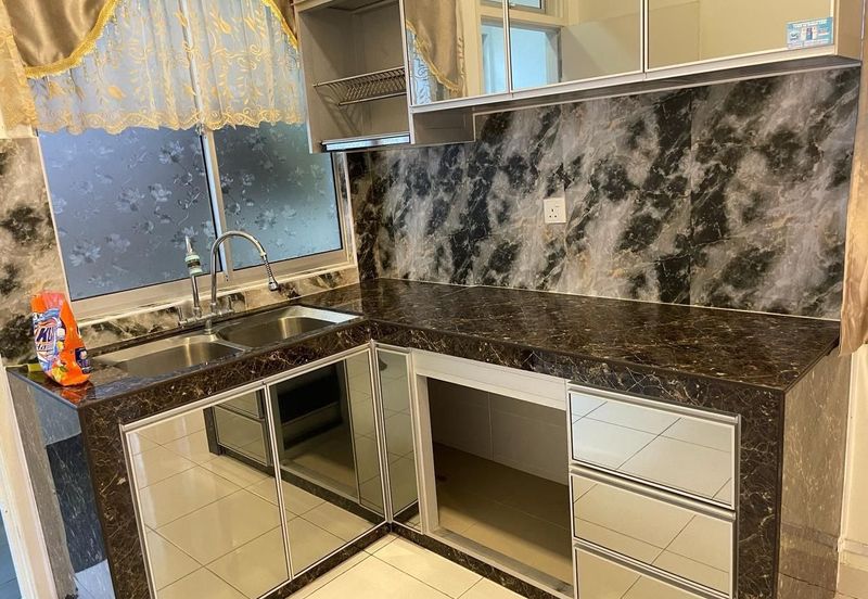 Hazel @ Meridin East