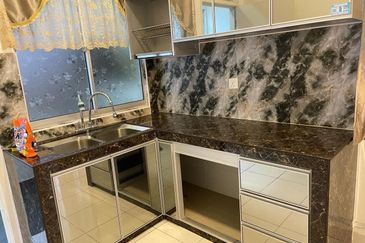 Hazel @ Meridin East