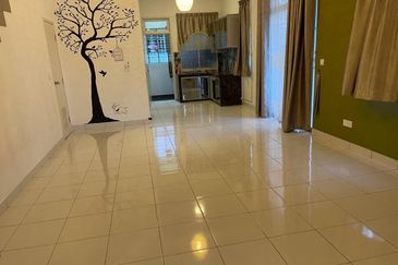 Hazel @ Meridin East