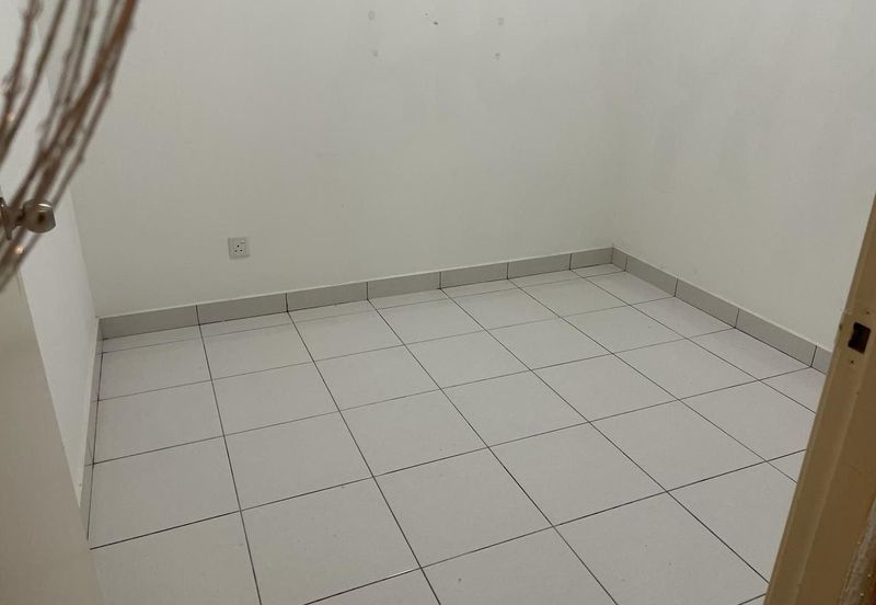 Hazel @ Meridin East