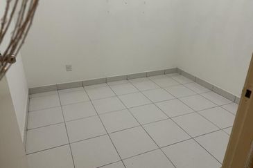 Hazel @ Meridin East