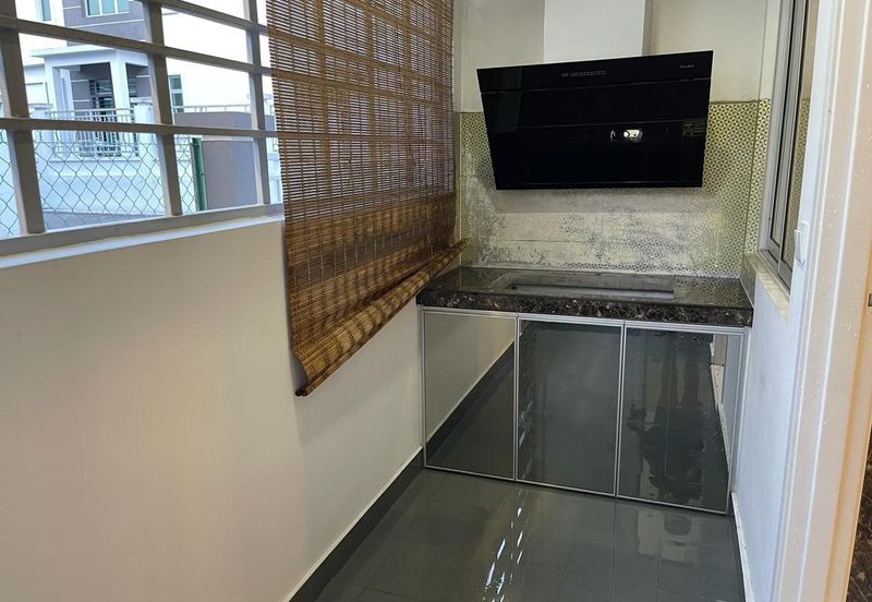 Hazel @ Meridin East