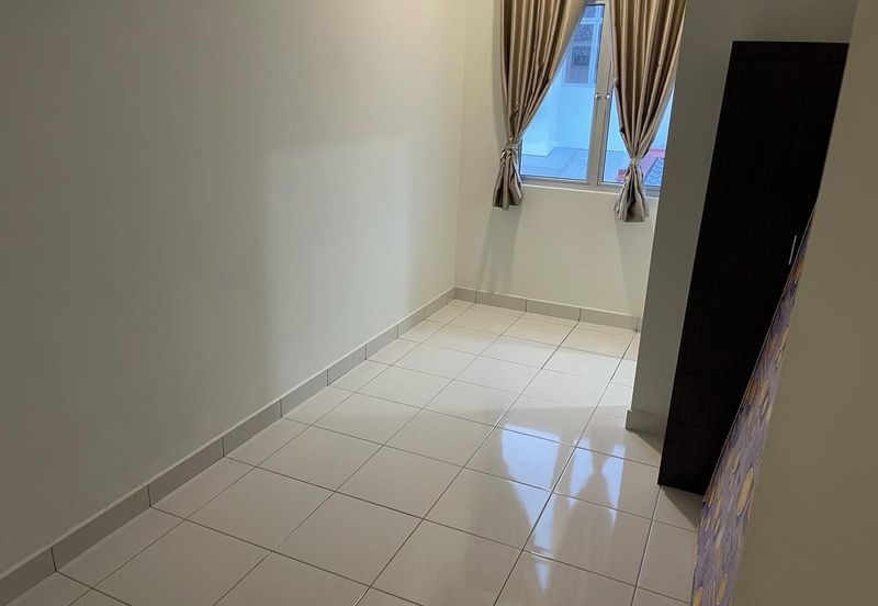 Hazel @ Meridin East