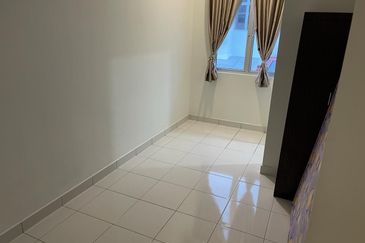 Hazel @ Meridin East