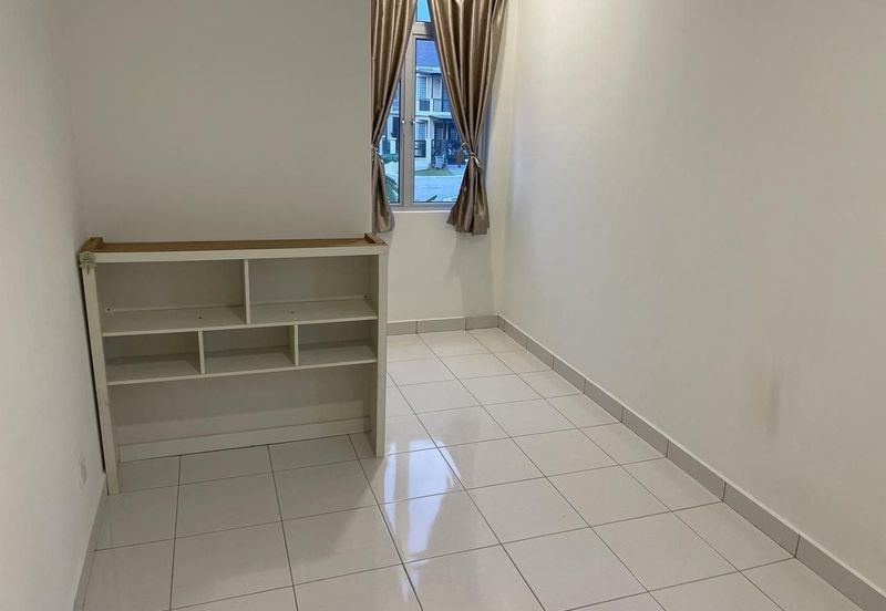 Hazel @ Meridin East