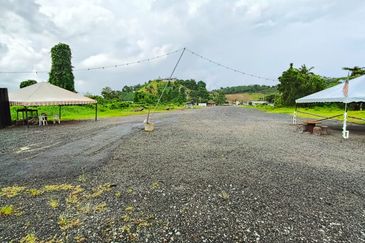 Jalan Mersing-Endau Back Road: Mersing Beach Side Jalan Makam 2km to Mersing Town Area 