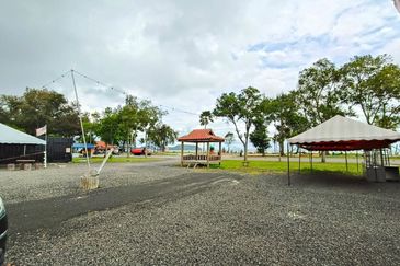 Jalan Mersing-Endau Back Road: Mersing Beach Side Jalan Makam 2km to Mersing Town Area 