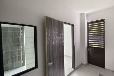 Jalan Mutiara Emas 2/32