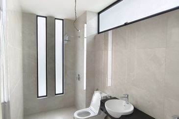 Jalan Mutiara Emas 2/32