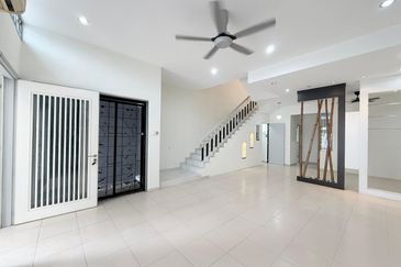 Jalan Setia Tropika 2/16