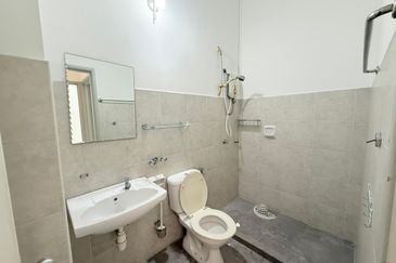 Jalan Setia Tropika 2/16