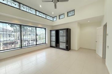 Jalan Setia Tropika 2/16