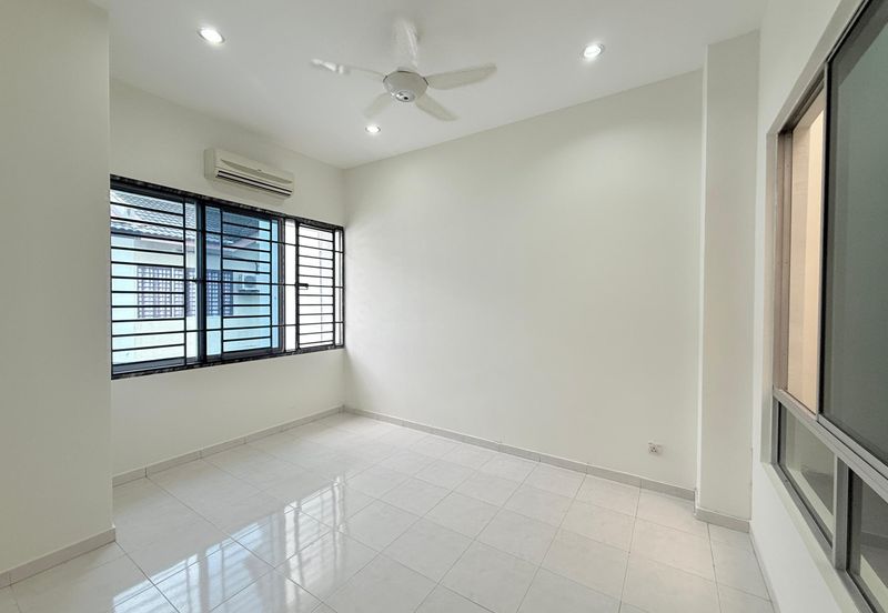 Jalan Setia Tropika 2/16