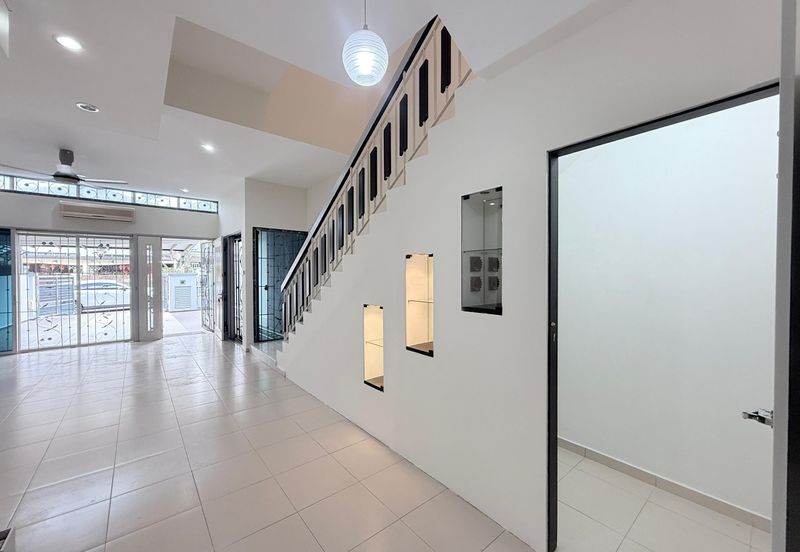 Jalan Setia Tropika 2/16