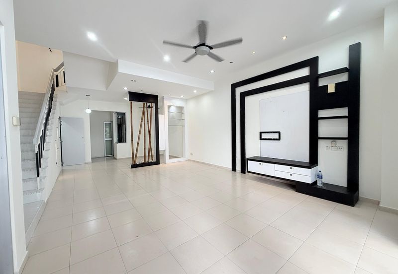 Jalan Setia Tropika 2/16