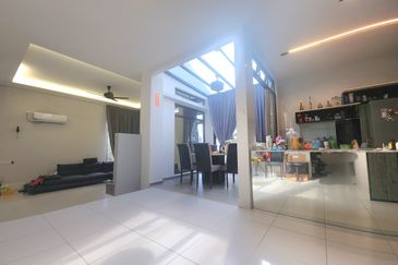 Jalan Setia Tropika 2/20