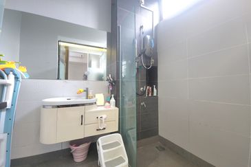 Jalan Setia Tropika 2/20