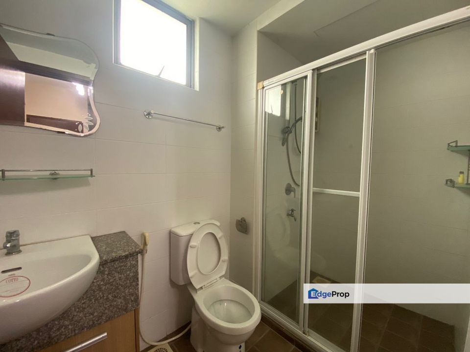 Molek Pine, Johor, Johor Bahru