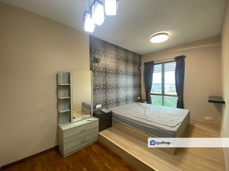 Molek Pine, Johor, Johor Bahru