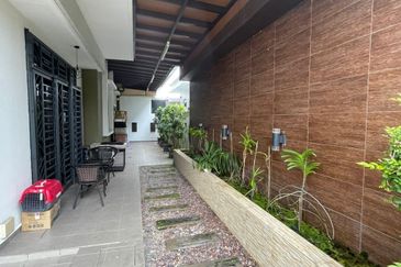 Maple Red, Adda Heights