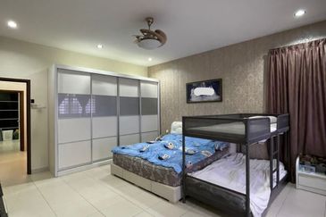 Maple Red, Adda Heights