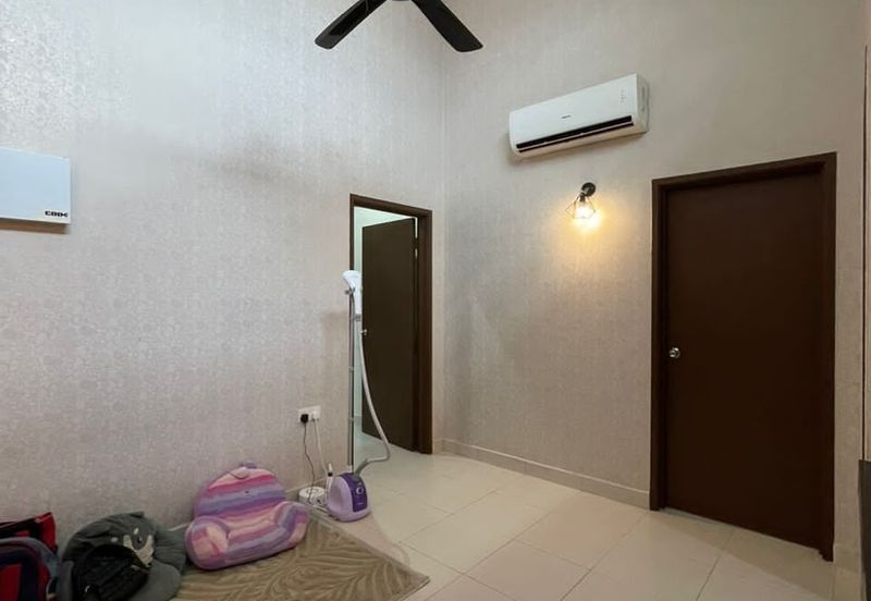 Maple Red, Adda Heights