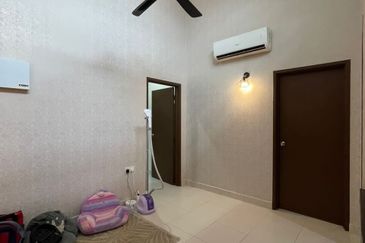 Maple Red, Adda Heights