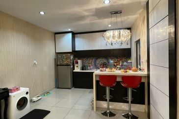 Maple Red, Adda Heights