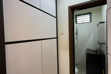 Maple Red, Adda Heights