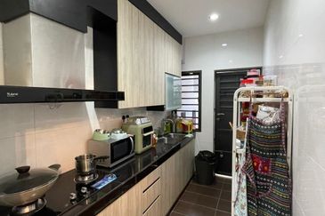 Maple Red, Adda Heights