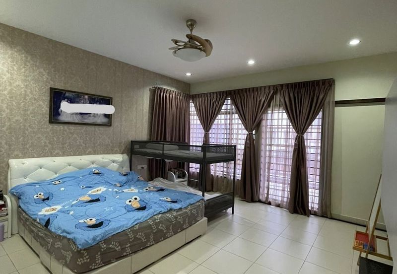 Maple Red, Adda Heights