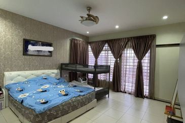 Maple Red, Adda Heights