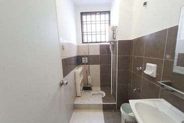 Jalan Setia Tropika 3/12